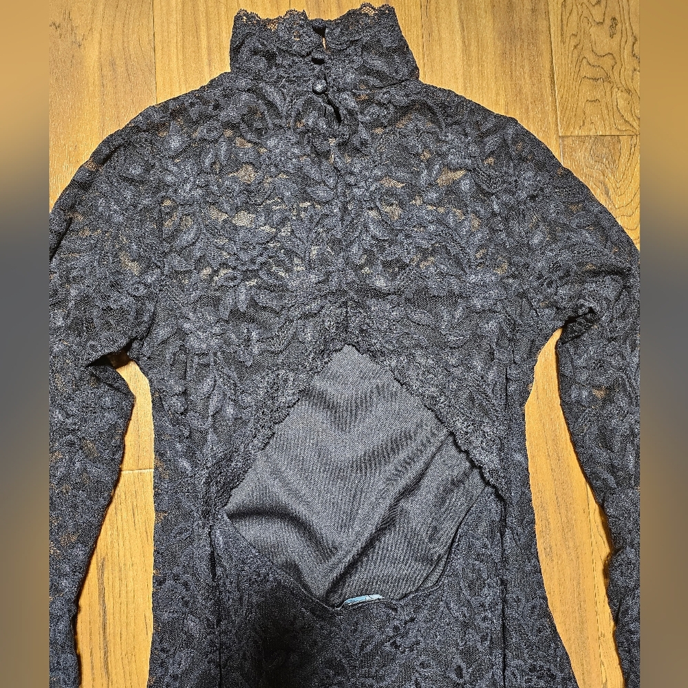 Backless Lace Dress - Picture 6 of 9